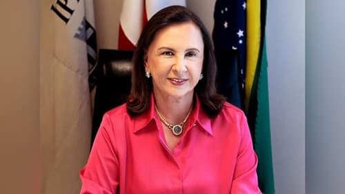Prefeita Maria das Graças encerra segundo mandato com prestação de contas e entrega de títulos em Ipiaú
