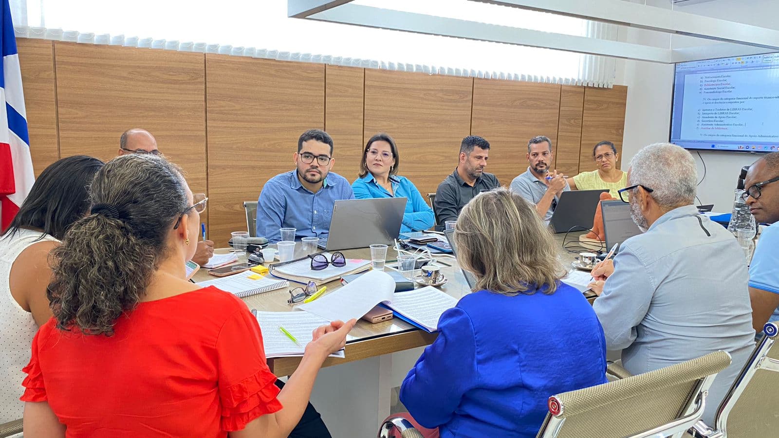 Ibirataia: Reunião realizada na Prefeitura discute a reformulação do Estatuto do Magistério e do Plano de Cargos e Salários dos professores