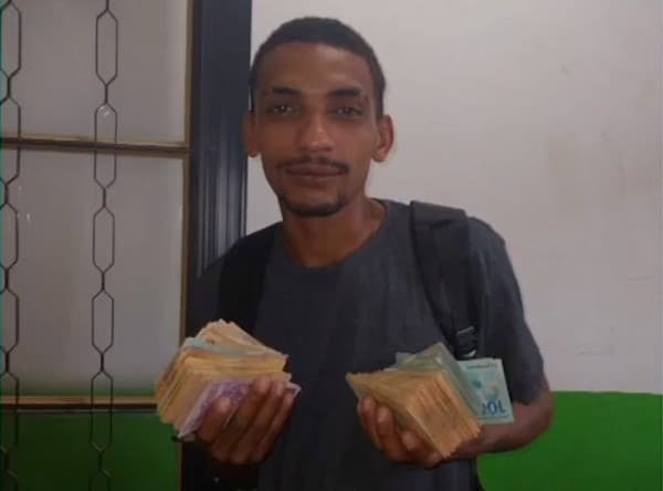 Funcionários de cooperativa de recicláveis encontram R$ 28,8 mil em lixo de banco e devolvem dinheiro