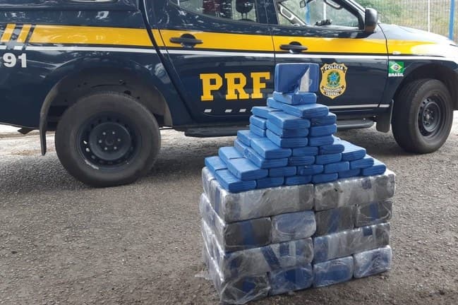 Jaguaquara: PRF apreende 225 Kg de cloridrato de cocaína na BR-116