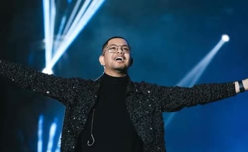 Cantor gospel de 30 anos morre após passar mal durante show em Feira de Santana; veja vídeo