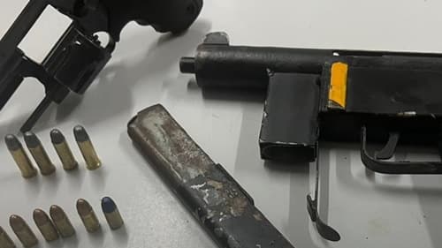 Polícia Militar apreende armas em matagal após invasão a residência em Ipiaú