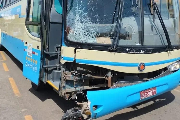 Motociclista morre após colidir com ônibus da Novo Horizonte
