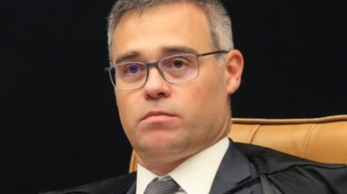 André Mendonça recebe relatório da Polícia Federal sobre investigação envolvendo banco