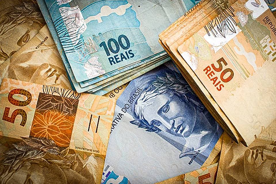 Bolsonaro propõe salário mínimo de R$ 1.169 em 2022, sem ganho real