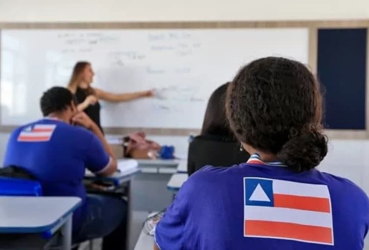 Governo da Bahia anuncia concessão de cerca de duas mil licenças-prêmios a profissionais da Educação