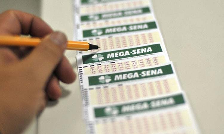 Mega-sena acumula e deve sortear R$ 110 milhões na quarta-feira (30)