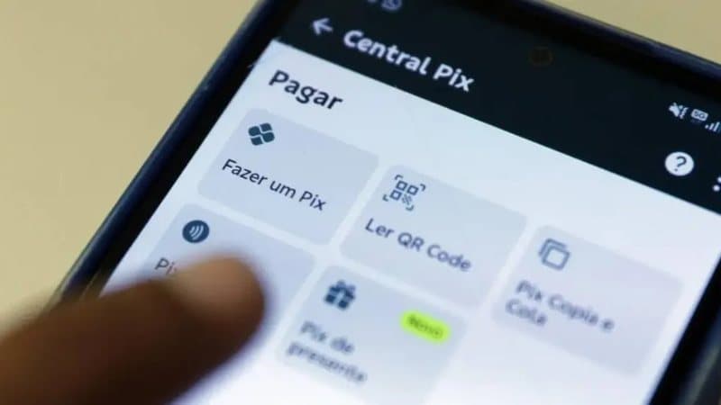 Receita Federal amplia fiscalização de movimentações bancárias, mas nega criação de imposto sobre Pix