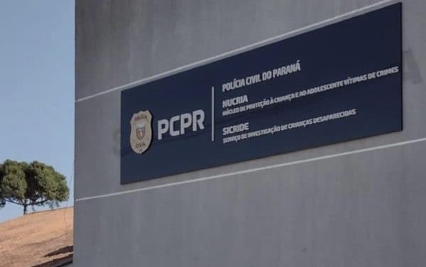 Bebê de 1 ano e 7 meses morre após ser esquecido em carro pelo pai