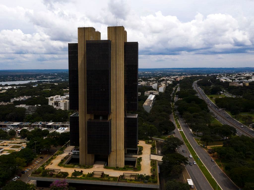 Selic vai para 15,25% ao ano? Analistas comentam precificação da Selic futura e recomendam três títulos de renda fixa para o momento
