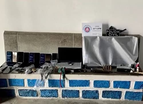 Homem é preso com eletrônicos saqueados de carreta que tombou em Ibirapitanga
