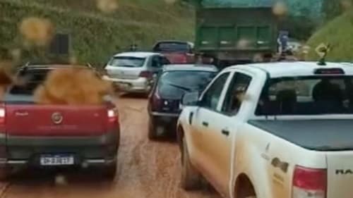 Chuva e lama bloqueiam desvio na BR-101 e agravam trânsito no sul da Bahia