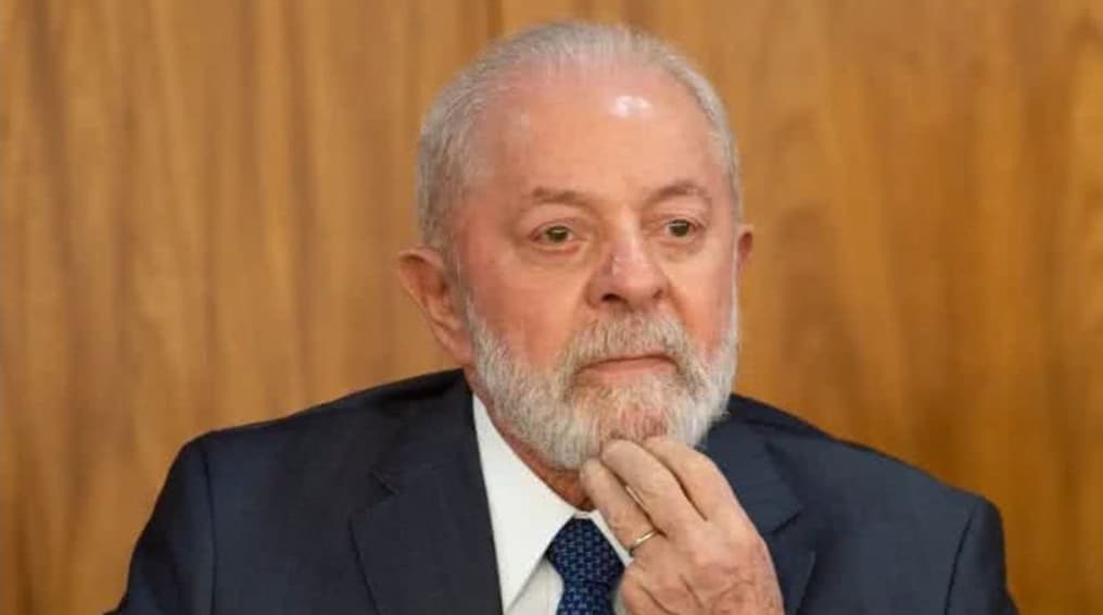 Lula deve começar reforma ministerial com troca de petistas
