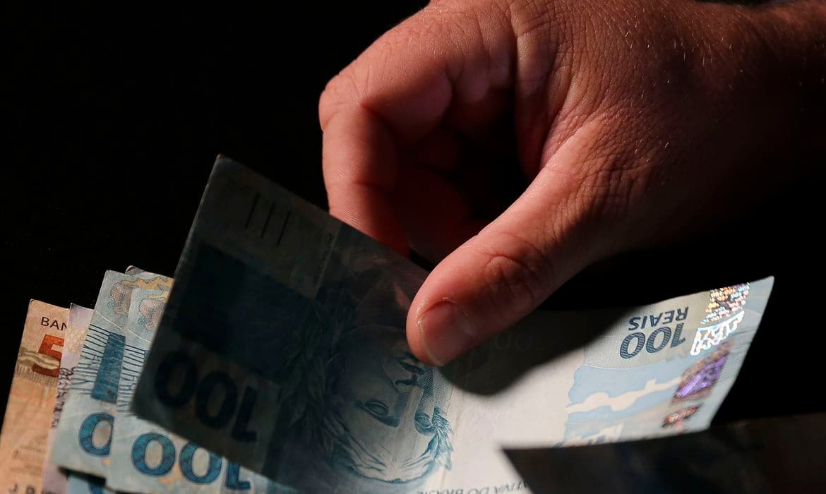 Auxílio Brasil é pago hoje a beneficiários com NIS final 4