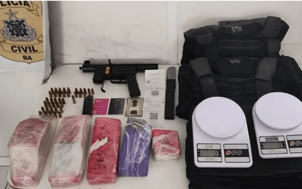 Dois corpos ao lado de submetralhadora são achados dentro de casa na Bahia