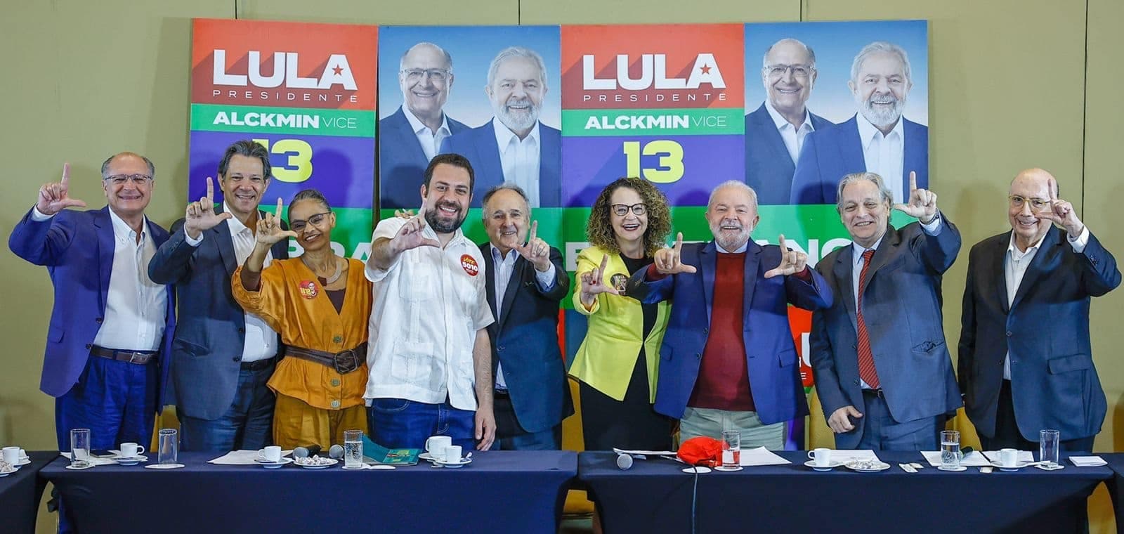 Lula recebe apoio de oito ex-candidatos a presidente para vencer eleição em 1º turno