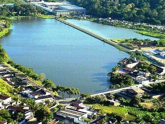 Homem fere três e faz a própria mãe refém no sul da Bahia