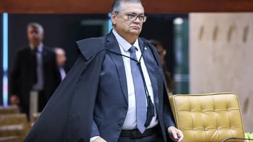 Produtora de filme sobre Bolsonaro gasta R$ 10 mil com aluguel de peruca
