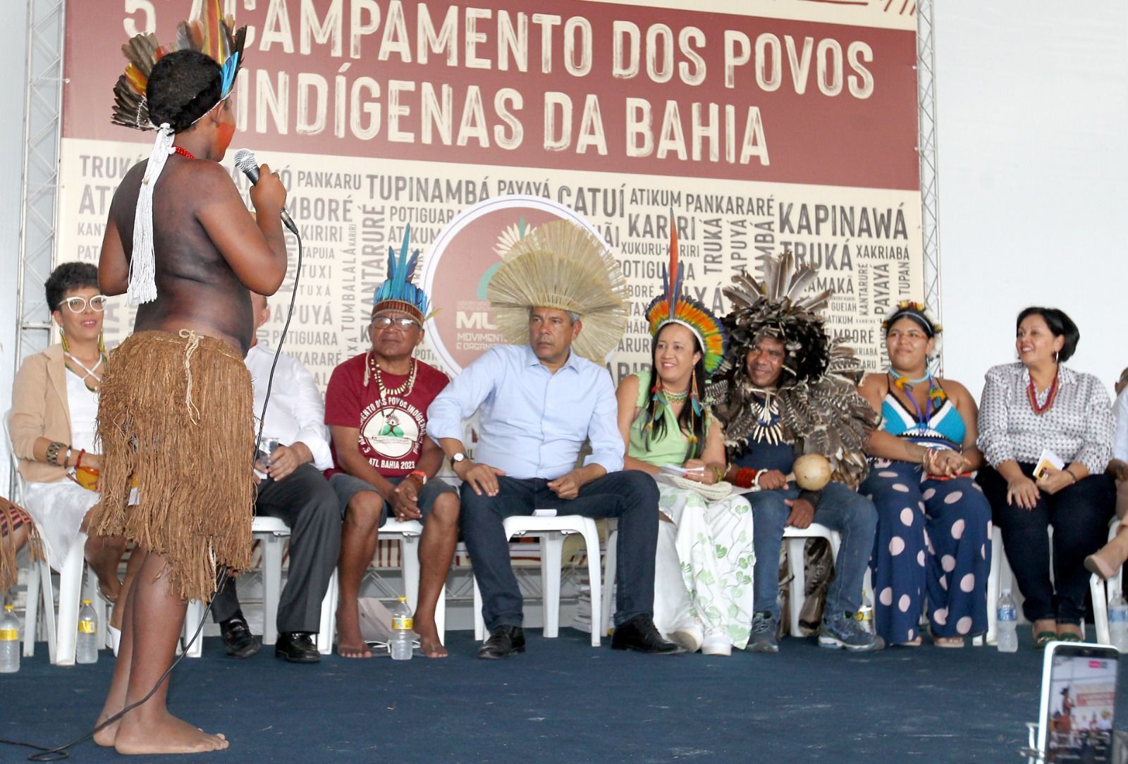 Governador anuncia um conjunto de ações para os povos indígenas da Bahia durante acampamento