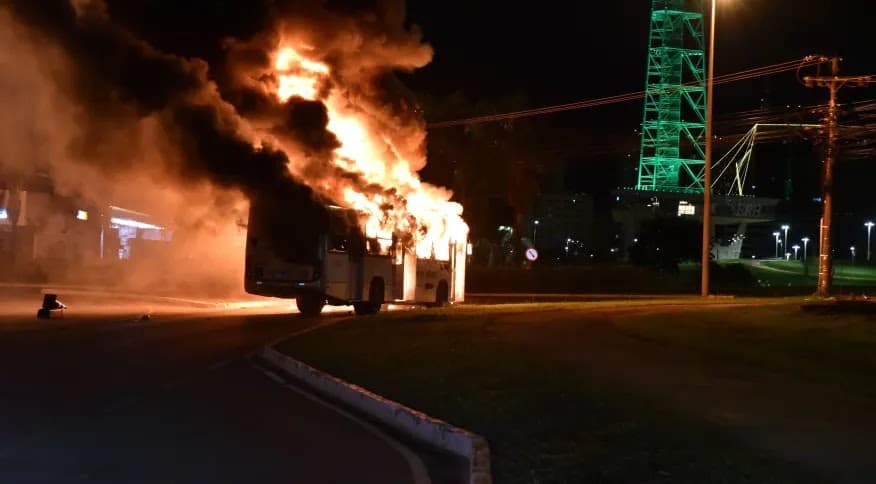 Grupo de elite da PF cerca hotel de Lula em Brasília após manifestações