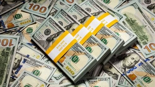 Dólar recua e Ibovespa encerra sessão praticamente estável nesta última segunda-feira, 17