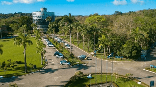Três estudantes recebem atendimento médico após acidente com termômetro de mercúrio em universidade na Bahia
