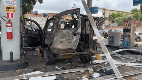 Explosão Durante Abastecimento de GNV Deixa Carro Destruído em Camaçari, na RMS