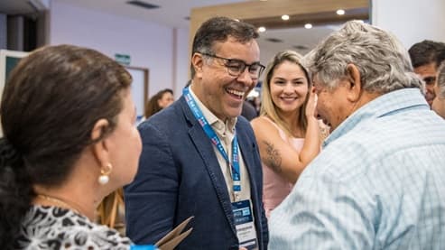 Prefeito de Ibirataia, Sandro Futuca, participa do 8º Encontro de Prefeitos da UPB em Salvador para Capacitação de Gestores Públicos