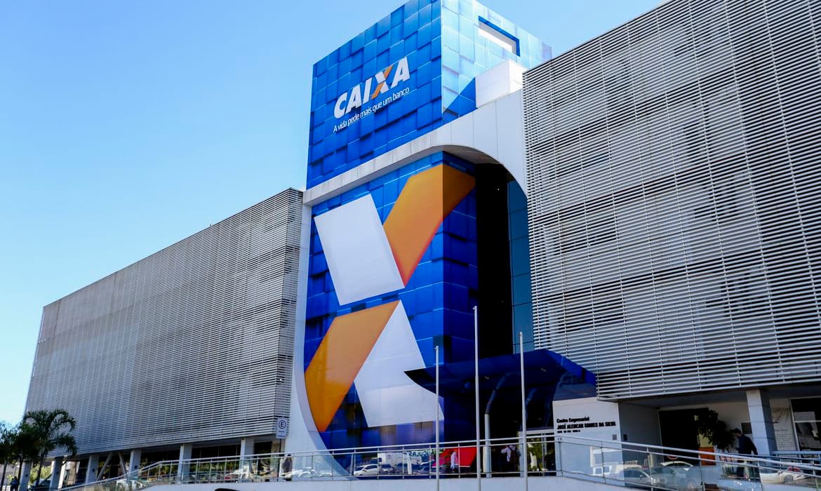 Caixa paga hoje auxílio emergencial a nascidos em maio; confira o calendário completo