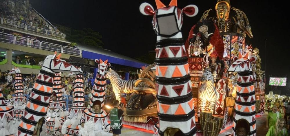 Carnaval no Rio: Arquibancada grita “fora, Bolsonaro” e camarote xinga Lula