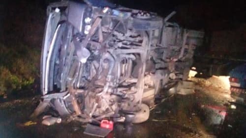 Acidente com micro-ônibus da Prefeitura de Ipiaú deixa dois mortos na BR-116