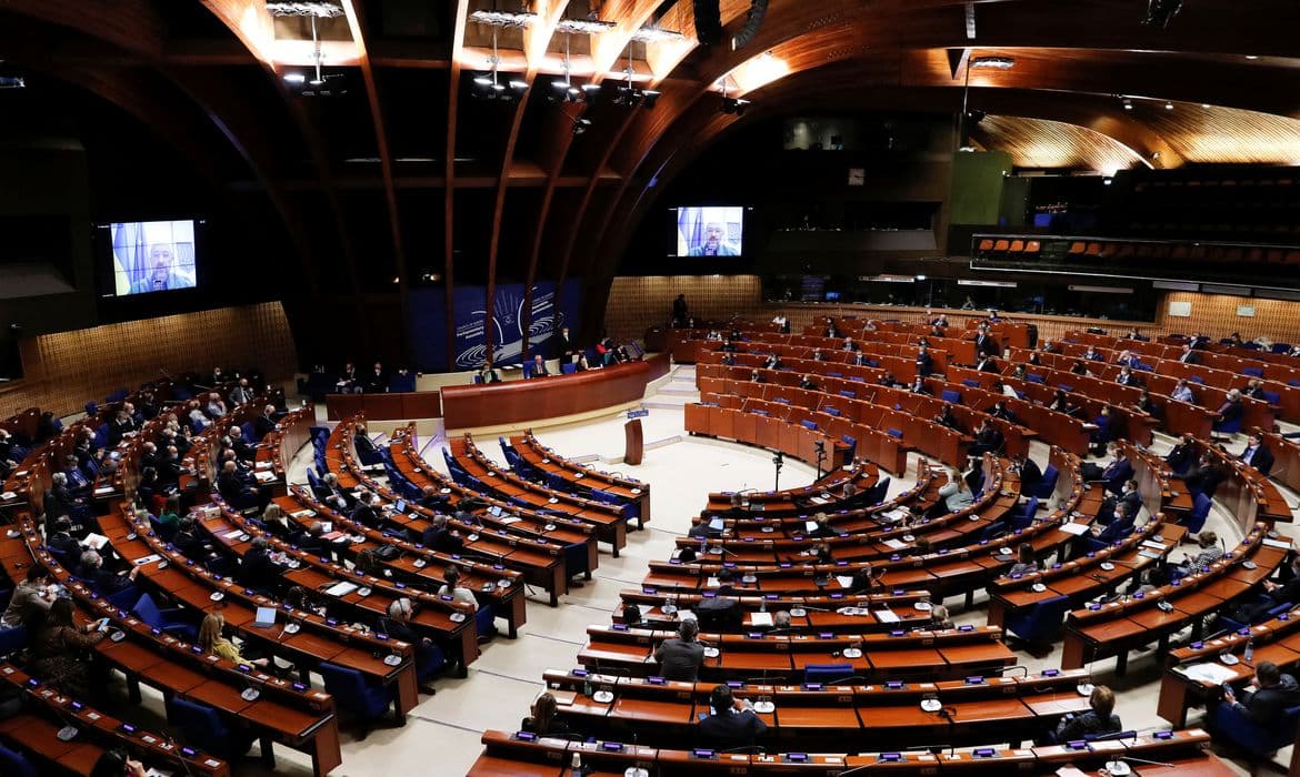 Conselho da Europa expulsa Rússia