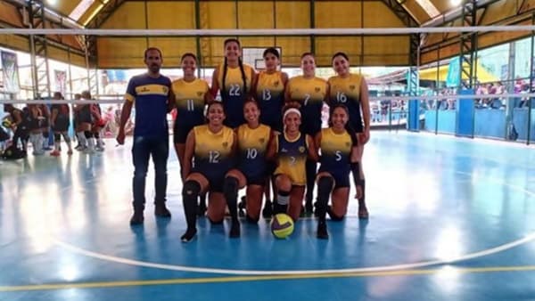 Ibirataia: Atletas de time feminino de vôlei pedem ajuda para participar de campeonato em Cruz das Almas
