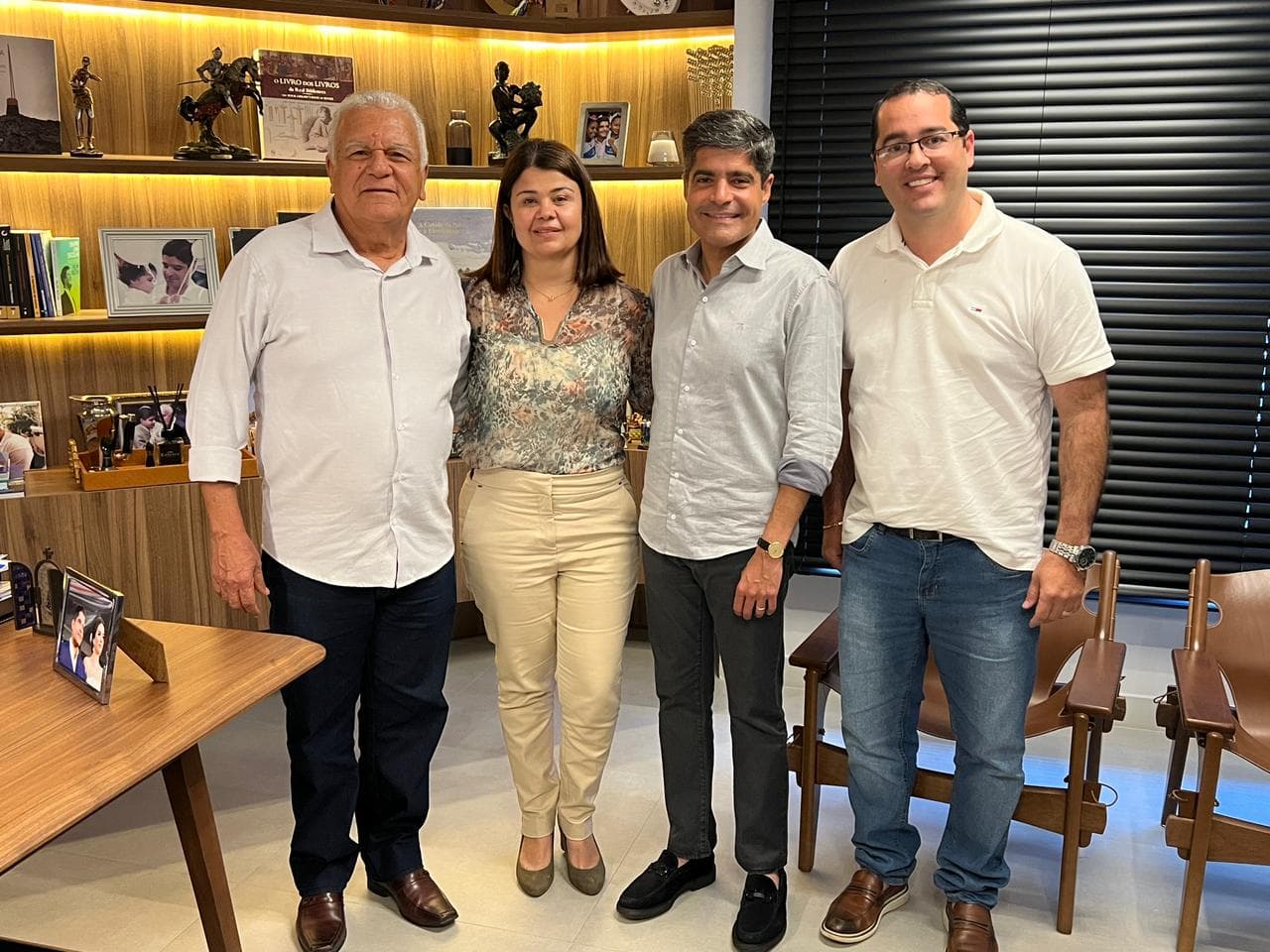 ACM Neto e Cacá Leão recebem apoio de prefeito de João Dourado, filiado ao PL