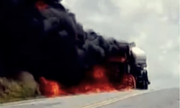 Motociclista morre após bater em caminhão tanque na BR-110