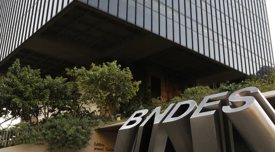 Câmara aprova flexibilização da Lei das Estatais que facilita entrada de Mercadante no BNDES