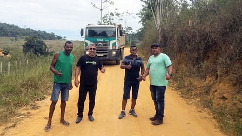 Ibirataia: Secretário de Governo Valdo Silva acompanha de perto serviço de  patrolamento e cascalhamento de estradas na Região da Santa Rita