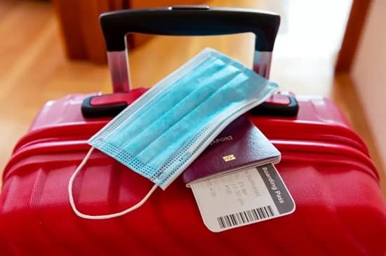 Uso de máscara em avião e aeroporto deixa de ser obrigatório no Brasil