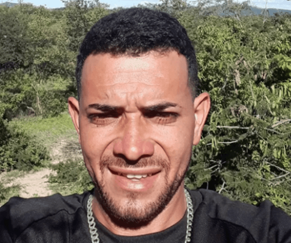 Jovem sai de casa e desaparece familiares e amigos pedem ajuda nas buscas