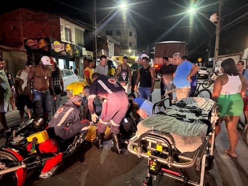 Motociclista fica ferido em acidente na Avenida Getúlio Vargas