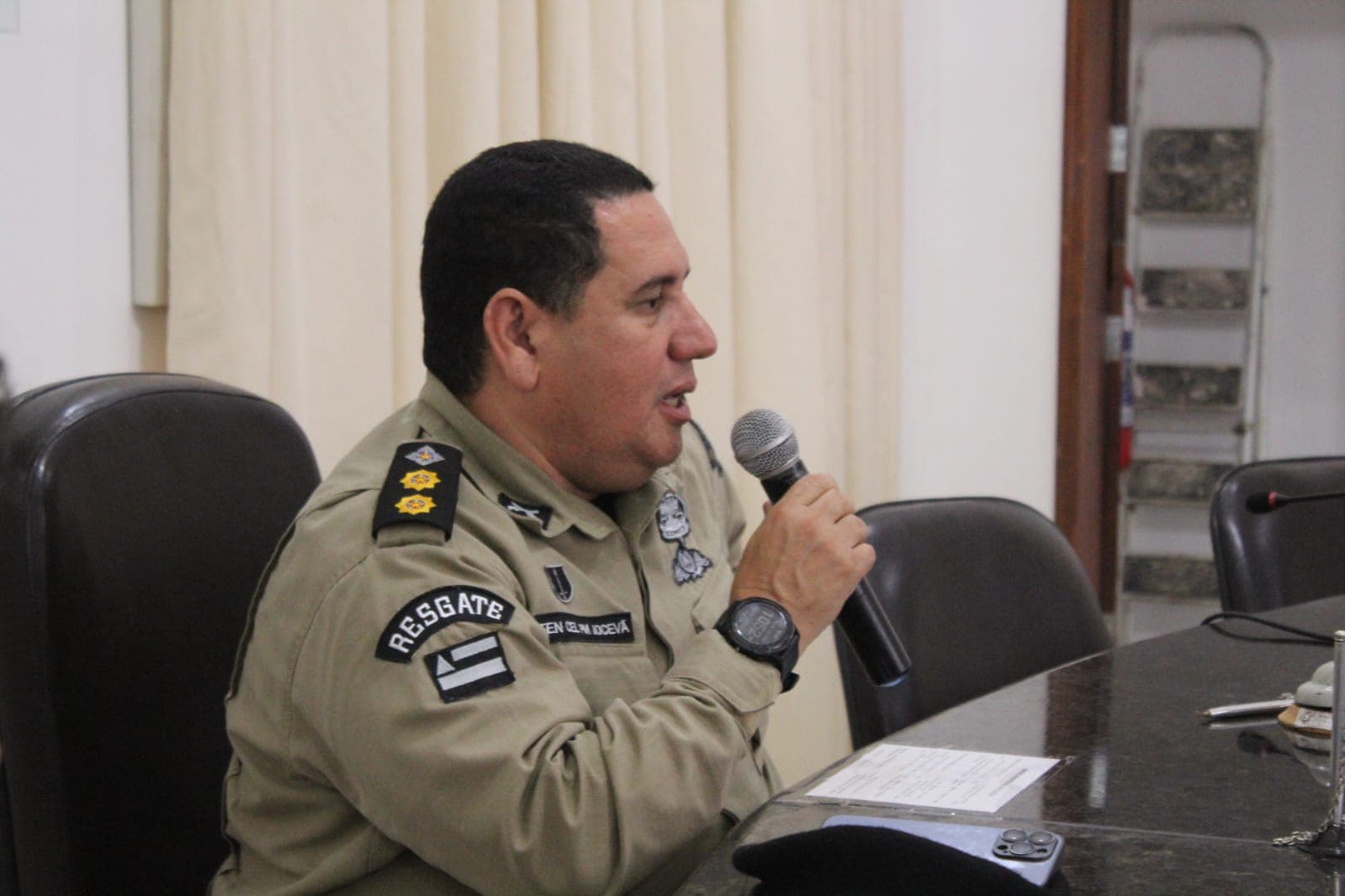 Ibirataia: Tenente Coronel da PM se reúne com ambulantes e barraqueiros