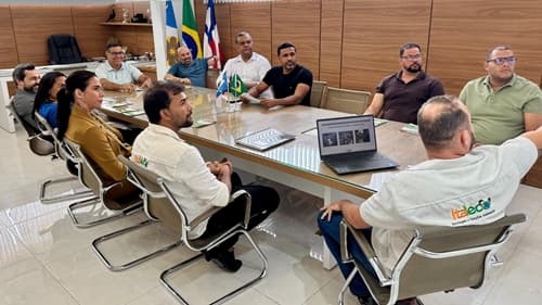 Ibirataia: Prefeito Sandro Futuca discute implantação da coleta seletiva no município