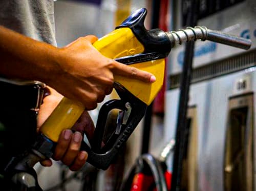 Refinaria faz novo aumento no preço da gasolina na Bahia