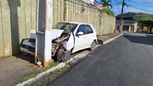 Acidente é registrado próximo à Câmara de Vereadores de Gandu