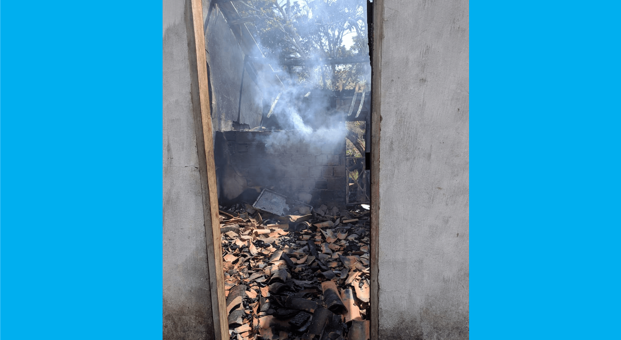 Casa fica totalmente destruída após pegar fogo na região da Jandaia em Ibirataia