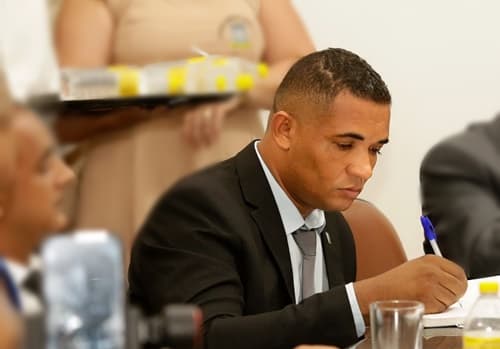 Ibirataia: Vereador Hueris da Pax solicita construção de Unidade Básica de Saúde nas Três Barras