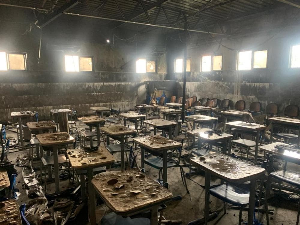 Escola na Bahia  pega fogo e instrumentos da fanfarra são atingidos pelas chamas