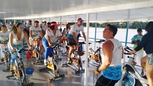 4º Bike Indoor Velho Chico une spinning, lazer e solidariedade em barca no Rio São Francisco