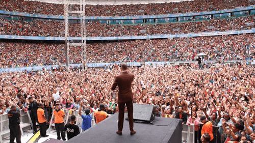 Bispo Bruno Leonardo realiza show gratuito em Salvador para mais de 100 mil pessoas