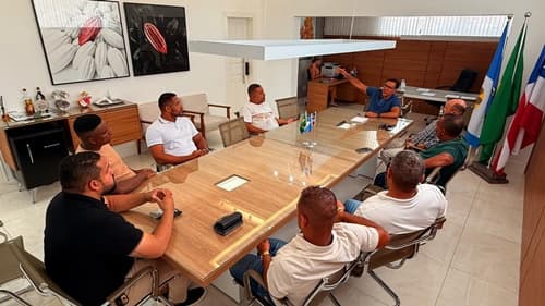 Ibirataia: Prefeito Sandro Futuca se reúne com vereadores da base para alinhamento